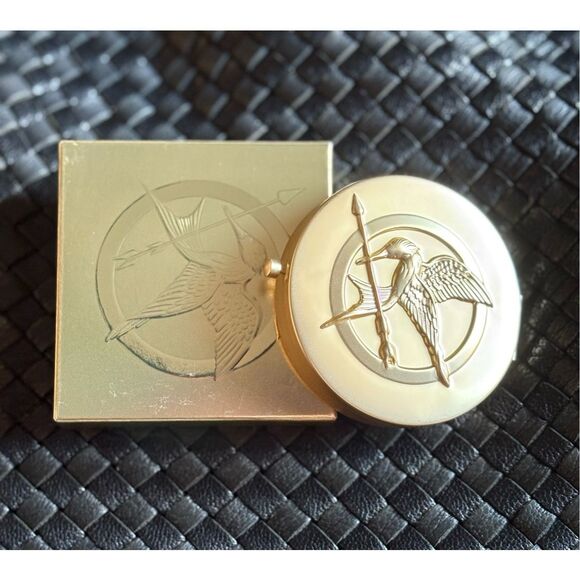 STORYBOOK COSMETICS - NWOT World of  Hunger Games Pressed Powder/"Girl on Fire" - Picture 9 of 15